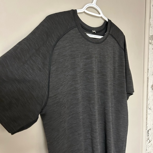 Lululemon Men’s Metal Vent Heathered Grey Short Sleeve T Shirt - Picture 2 of 4